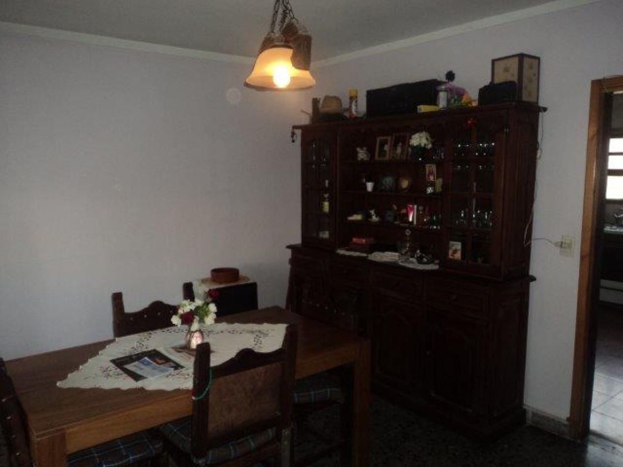 Chalet 4 ambientes + 1 departamento de 2 ambientes