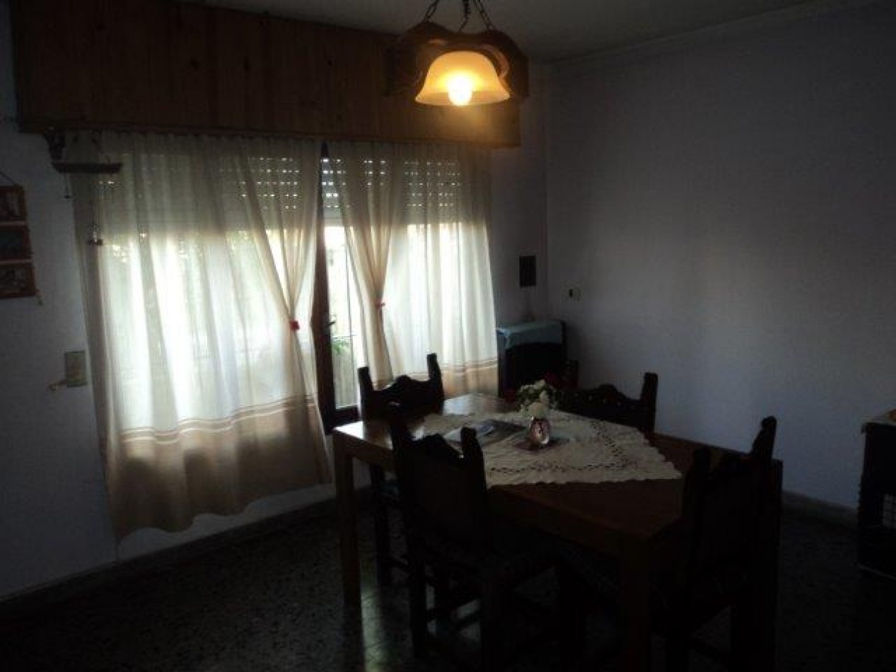 Chalet 4 ambientes + 1 departamento de 2 ambientes